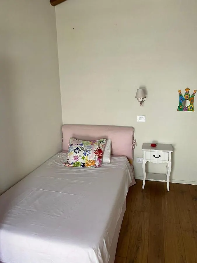 Villino Mami Con Piscina Villa Mommio 0*,  Italy